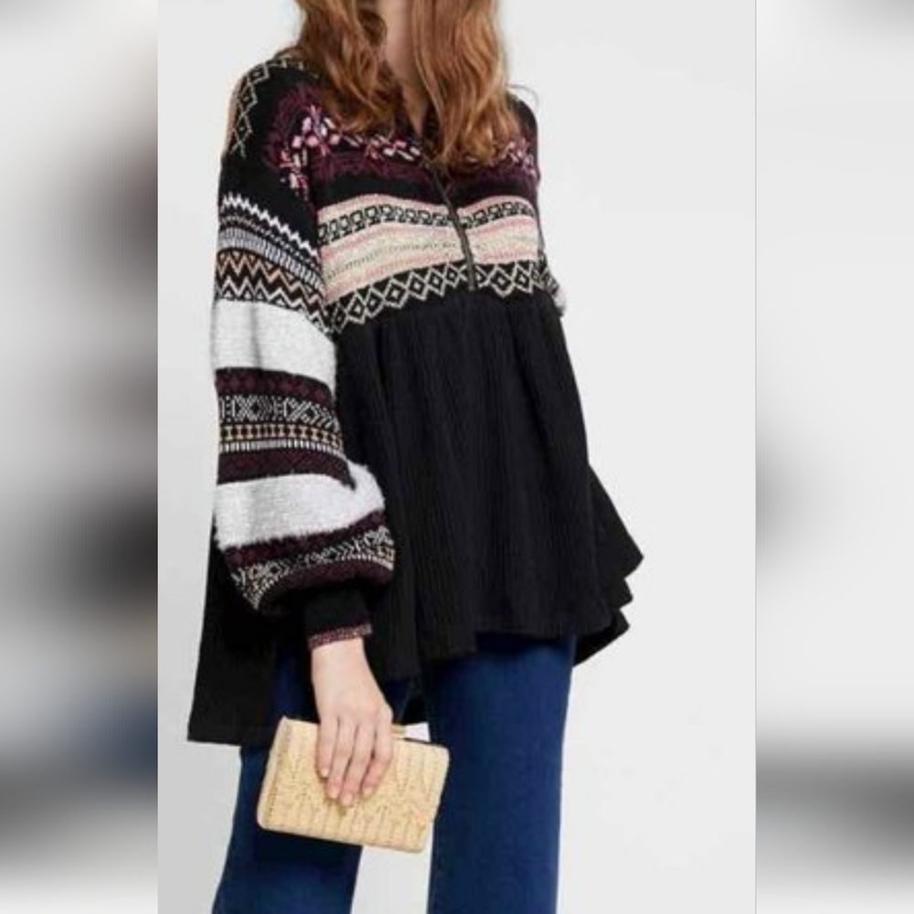 Free People Cozy Cottage Embroidered Top. SIZE M.